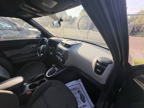 Used 2019 Kia Soul FWD image 4