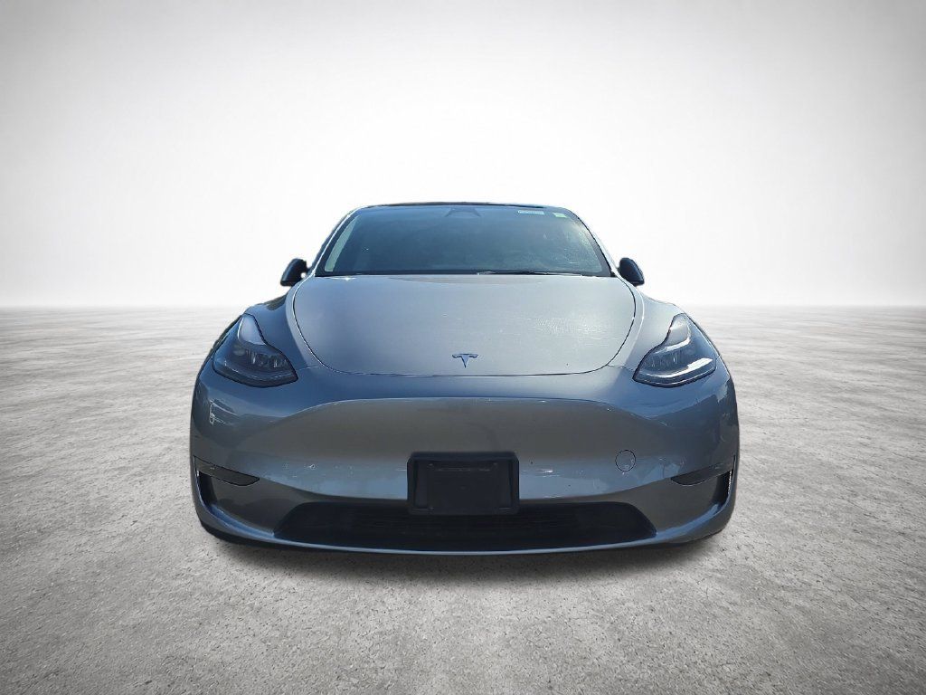Used 2024 Tesla Model Y Long Range AWD/4WD image 2