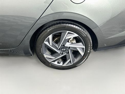 Used 2025 Hyundai Elantra SEL FWD image 11