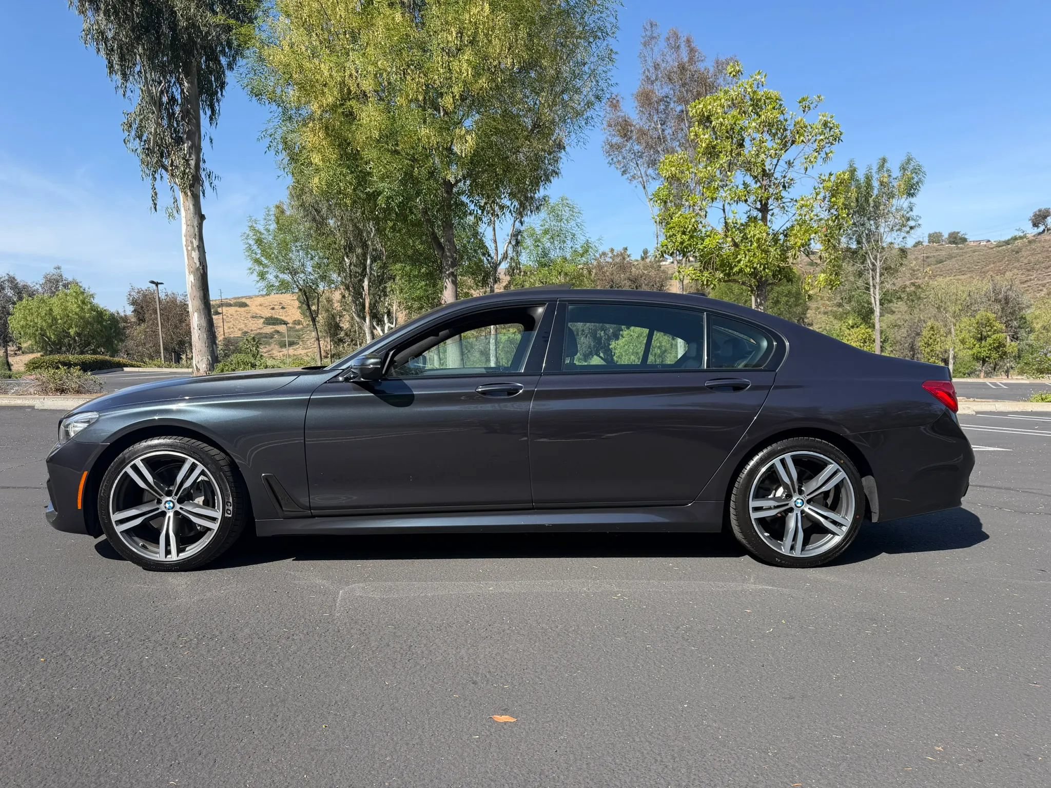 Used 2019 BMW 740i w/ M Sport Package RWD image 2