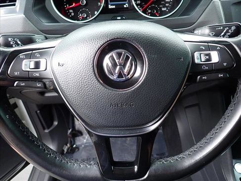 Used 2018 Volkswagen Tiguan SEL AWD/4WD image 16