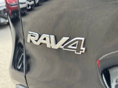 Used 2022 Toyota RAV4 XLE w/ Convenience Package FWD image 13