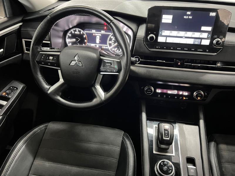 Used 2023 Mitsubishi Outlander SE FWD image 13