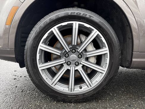 Used 2017 Audi Q7 3.0T Premium Plus image 2