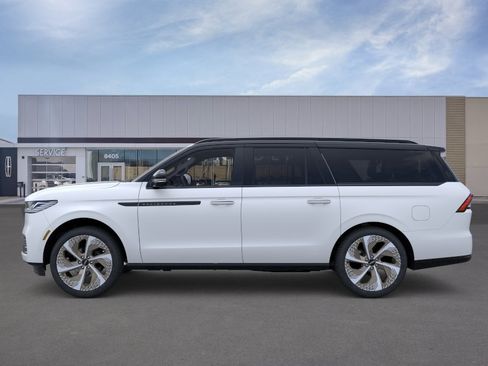 New 2026 Lincoln Navigator L Black Label w/ Black Label Special Edition AWD/4WD image 3