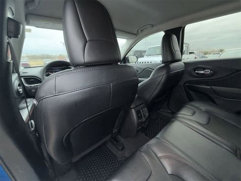 Used 2022 Jeep Cherokee Trailhawk image 13