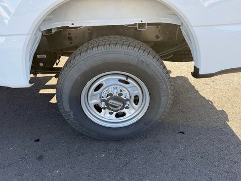 New 2026 Ford F250 XL w/ XL Chrome Package RWD image 15