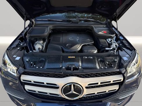 Used 2022 Mercedes-Benz GLS 450 4MATIC image 9