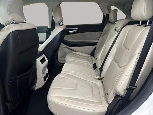 Used 2018 Ford Edge Titanium w/ Technology Package FWD image 13