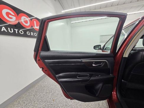 Used 2013 Nissan Altima 3.5 SL w/ Technology Pkg FWD image 30