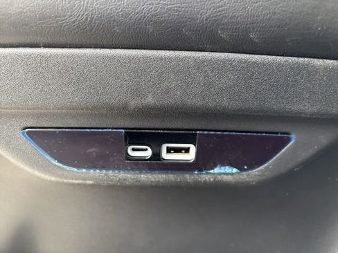 Used 2024 Chrysler Pacifica Touring-L image 19