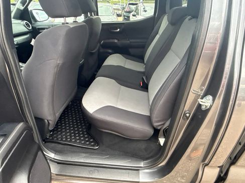 Used 2020 Toyota Tacoma 4x4 Double Cab image 12