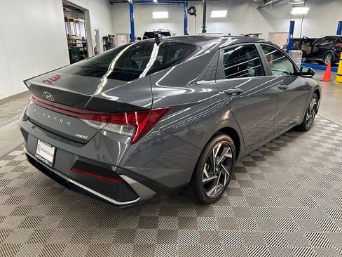 Used 2025 Hyundai Elantra Limited FWD image 8