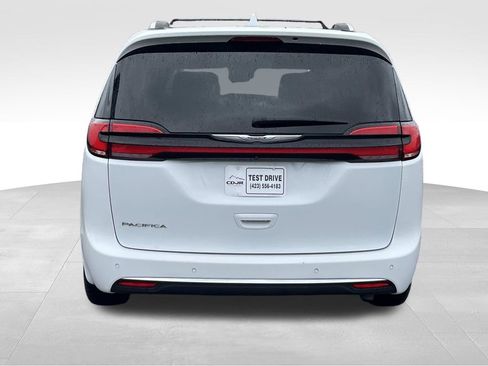 Used 2021 Chrysler Pacifica Touring-L image 4