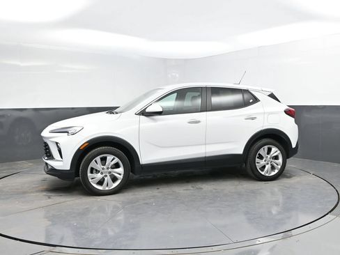 Used 2025 Buick Encore GX Preferred AWD/4WD image 6