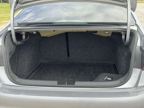 Used 2022 Volkswagen Jetta SE w/ Panoramic Sunroof Package FWD image 30