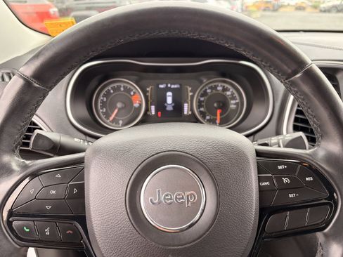 Used 2019 Jeep Cherokee Latitude Plus FWD image 27
