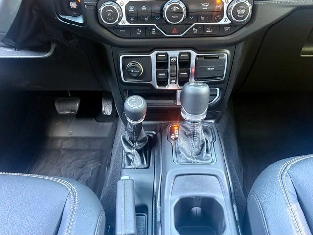Used 2025 Jeep Wrangler Unlimited Sahara AWD/4WD image 22