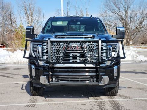 Used 2024 GMC Sierra 2500 Denali image 2