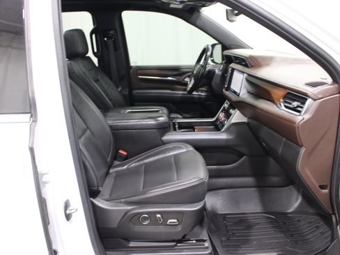 Used 2021 GMC Yukon XL Denali AWD/4WD image 25
