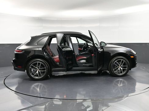 Certified 2025 Porsche Macan image 36