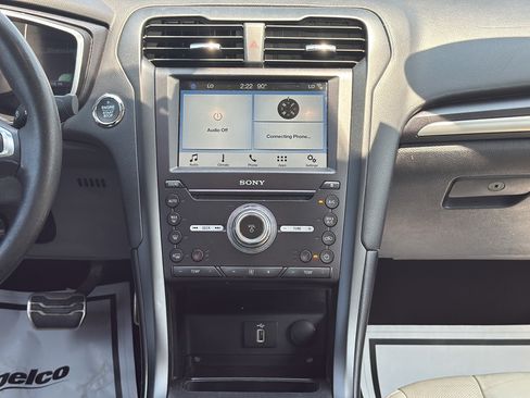 Used 2018 Ford Fusion Titanium FWD image 18