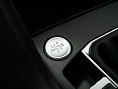 Certified 2022 Volkswagen Taos SE image 29