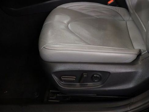 Used 2020 Toyota Avalon Limited image 12