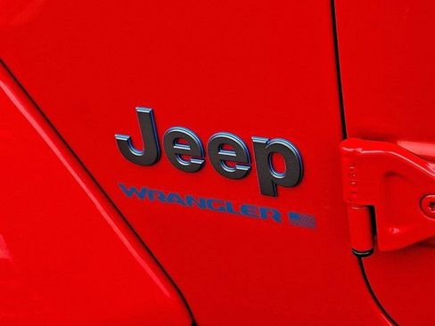 Certified 2025 Jeep Wrangler Sahara 4xe image 35