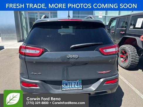 Used 2016 Jeep Cherokee Trailhawk AWD/4WD image 6