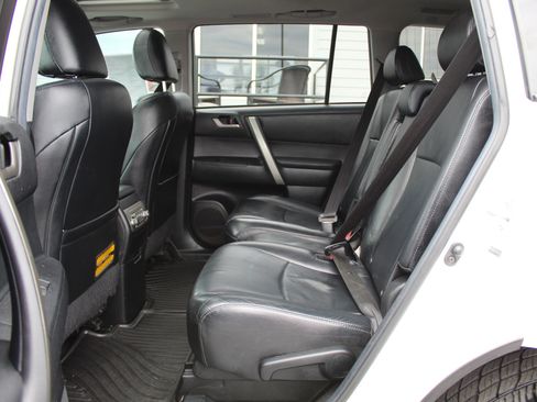 Used 2013 Toyota Highlander SE AWD/4WD image 19
