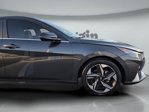 Used 2023 Hyundai Elantra Limited image 35