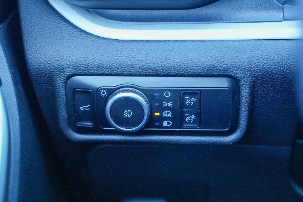 Used 2023 Ford Explorer XLT w/ Equipment Group 202A AWD/4WD image 34