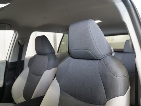 Used 2025 Toyota RAV4 XLE AWD/4WD image 12