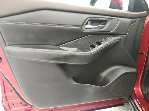 Used 2023 Nissan Rogue SV w/ SV Premium B Package image 11