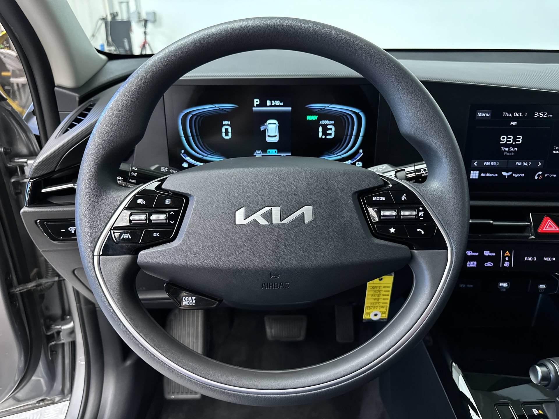 Used 2024 Kia Niro LX FWD image 16