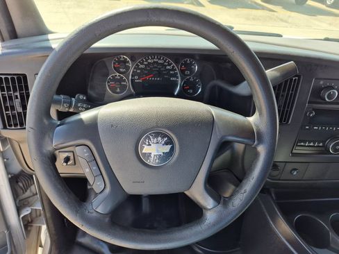 Used 2015 Chevrolet Express 3500 Extended RWD image 11