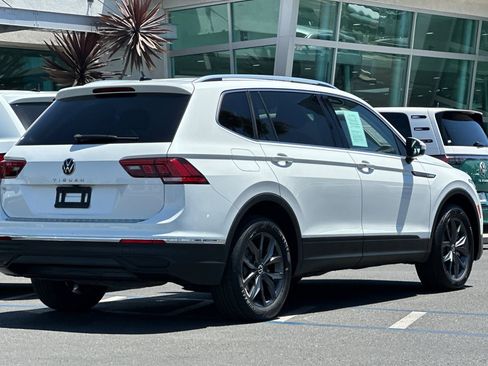 Used 2023 Volkswagen Tiguan SE FWD image 5