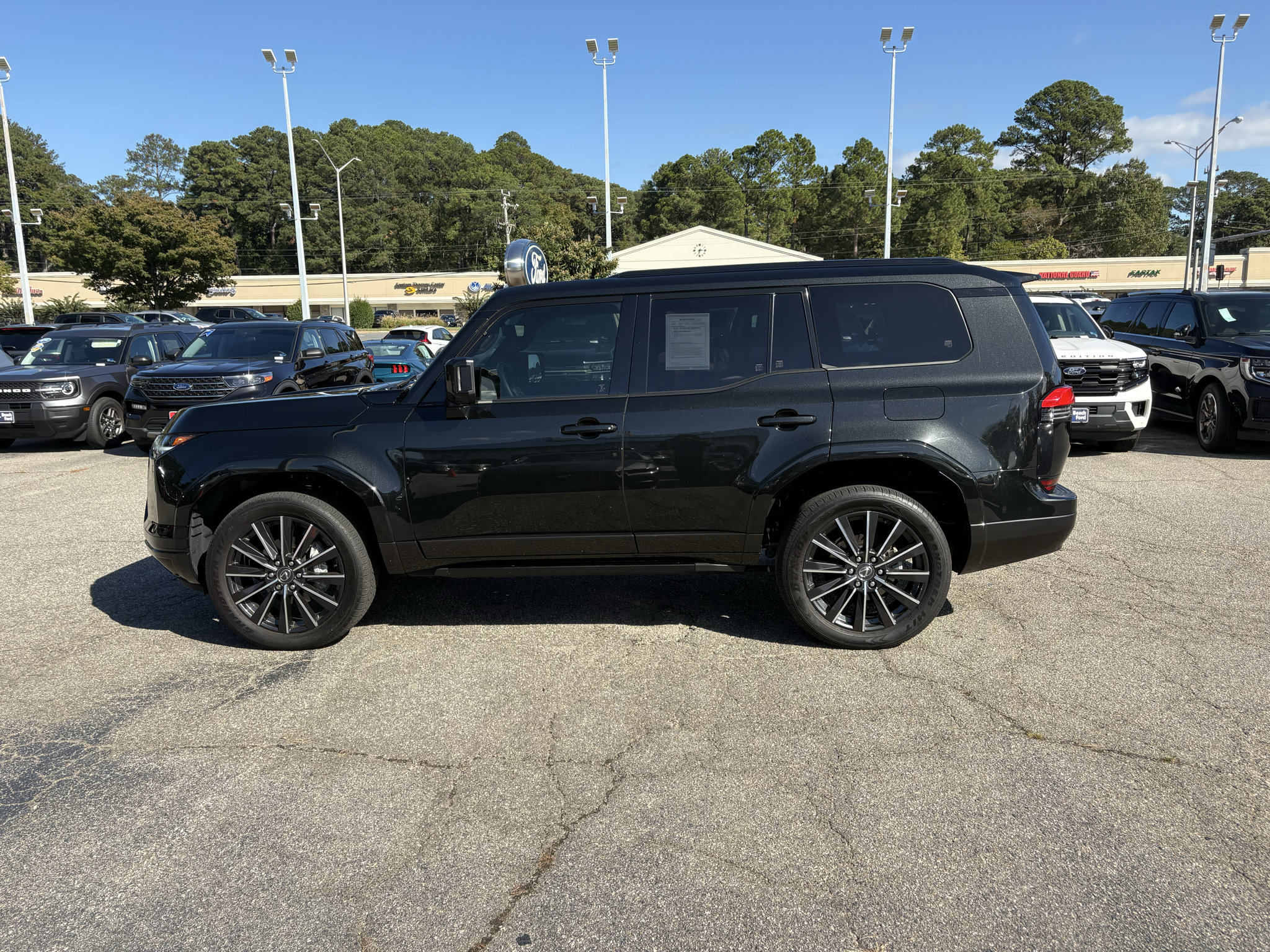 Used 2025 Lexus GX 550 w/ Accessory Package (2T) AWD/4WD image 8