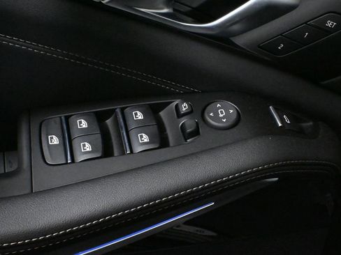 Used 2025 BMW X5 xDrive50e w/ M Sport Package image 32