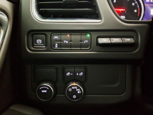 Used 2021 Chevrolet Suburban High Country RWD image 22