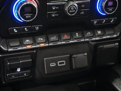 Used 2022 Chevrolet Silverado 1500 High Country w/ Technology Package image 35