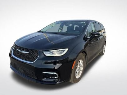 Used 2024 Chrysler Pacifica Touring-L
