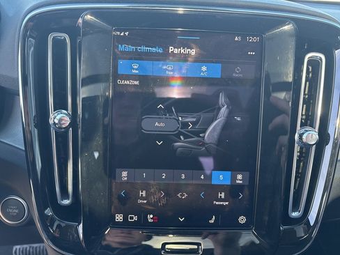 Certified 2025 Volvo XC40 B5 Plus image 25