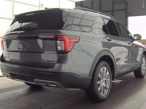 Used 2025 Ford Explorer Active w/ Active Comfort Package image 4