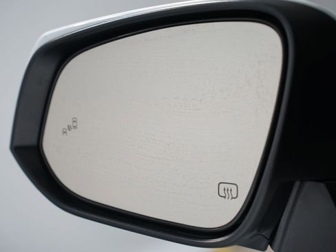 Certified 2024 Toyota Highlander XLE image 26