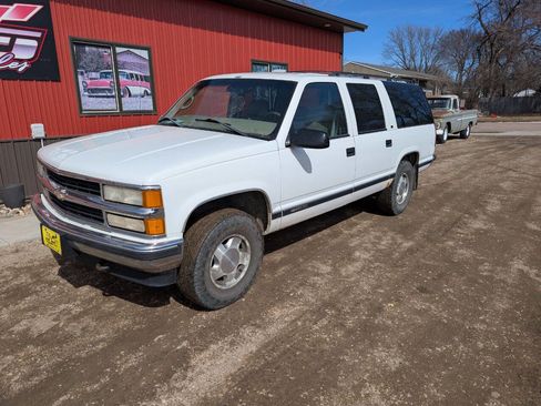 Used 1999 Chevrolet Suburban K1500 LT 4dr 4WD SUV w/ Preferred Equipment Group 3 image 2