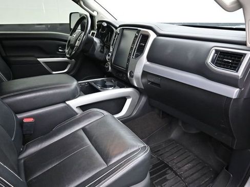 Used 2018 Nissan Titan PRO-4X w/ Pro-4x Convenience Package image 18