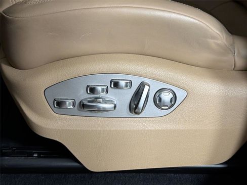 Certified 2023 Porsche Macan Turbo AWD/4WD image 32