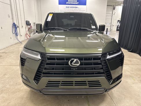 Used 2025 Lexus GX 550 w/ Accessory Package (2T) AWD/4WD image 3